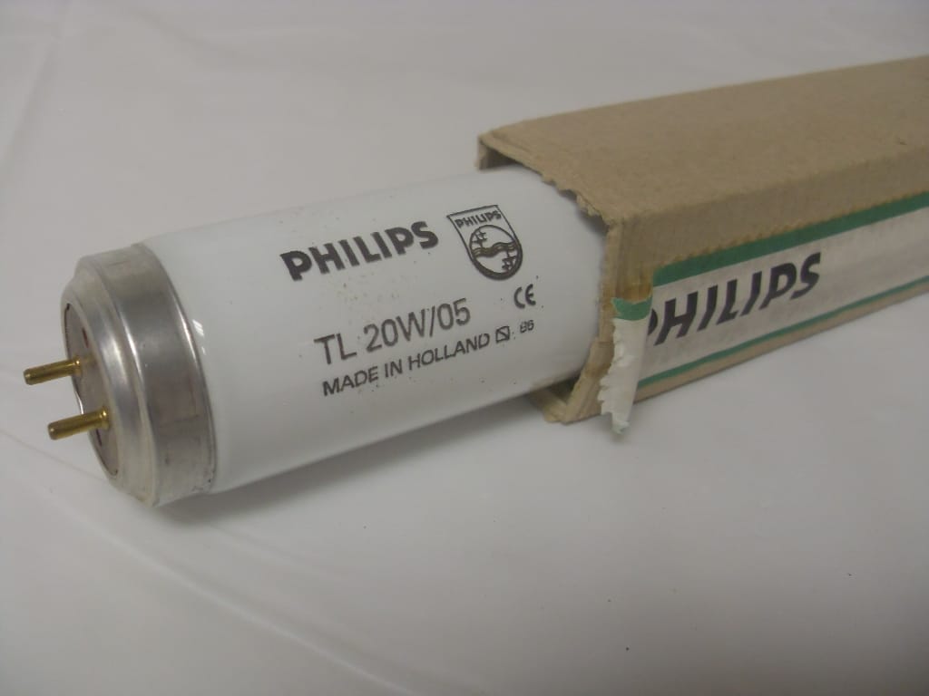20 Watts T12 Universal Straight Bulb 20 Watts T12 Universal Straight Bulb