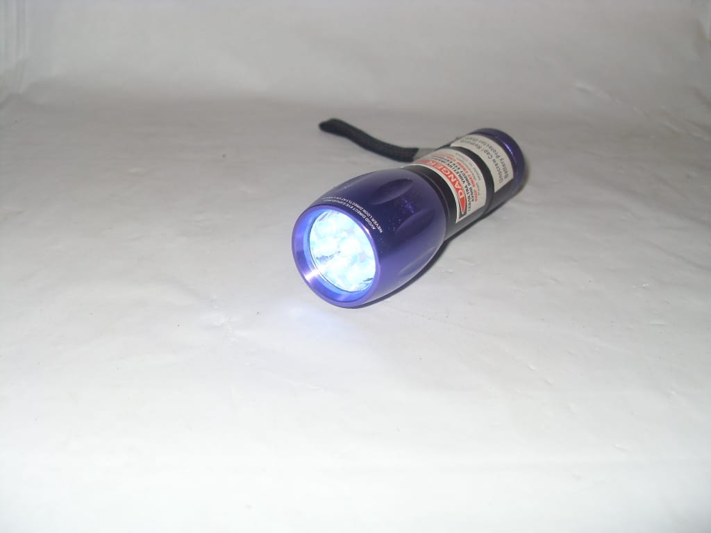 Blacklight Master 9 LED UV Black Light Pest Control Blacklight Master 9 LED UV Black Light Pest Control